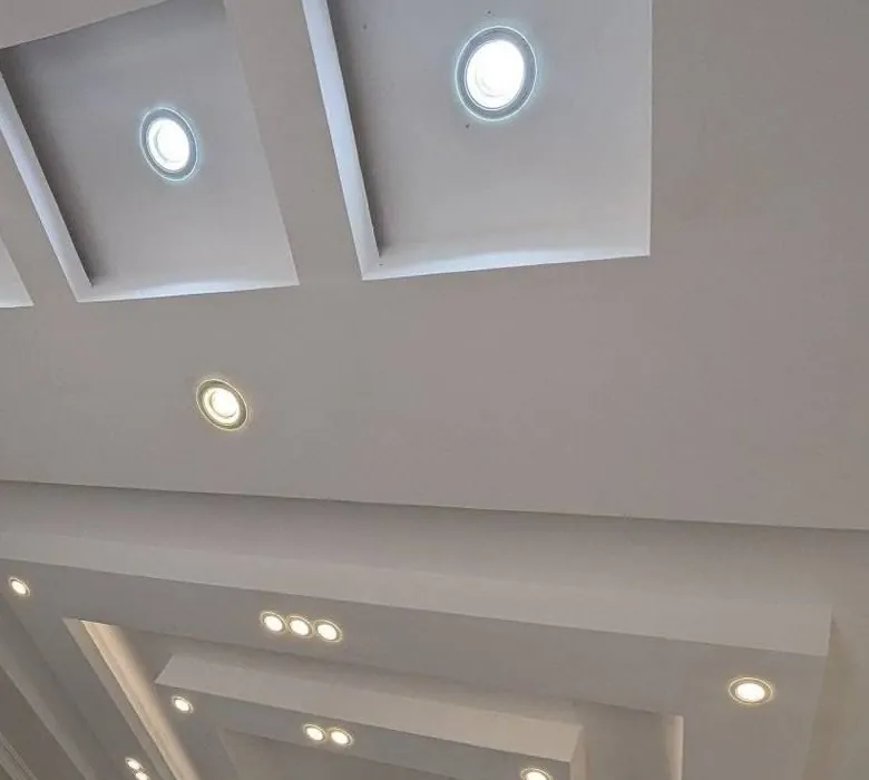 Tray ceiling recesses with recessed spotlights